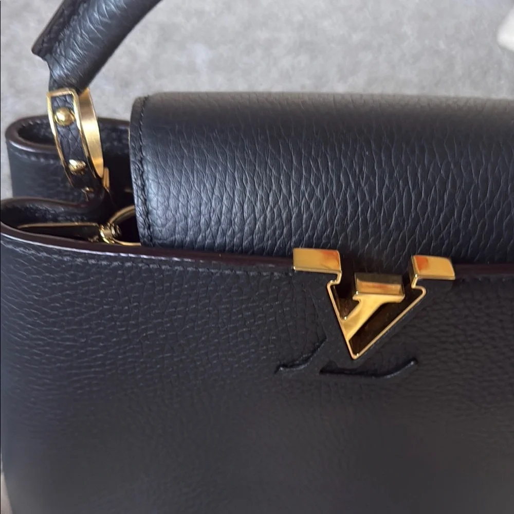 Louis Vuitton Black Crossbody Bag with Textured Leather - Picture 15 of 15